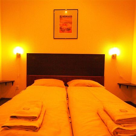 Motel Golden Fox Zelcava Экстерьер фото